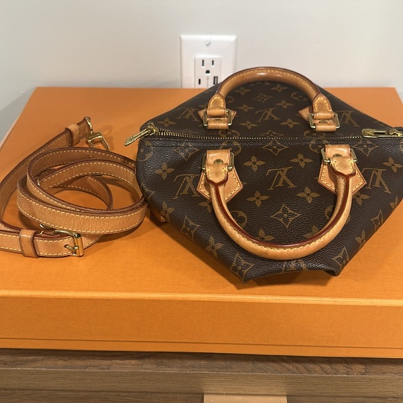 Louis Vuitton Speedy 25 Bandouliere Monogram Canvas - Picture 14 of 14